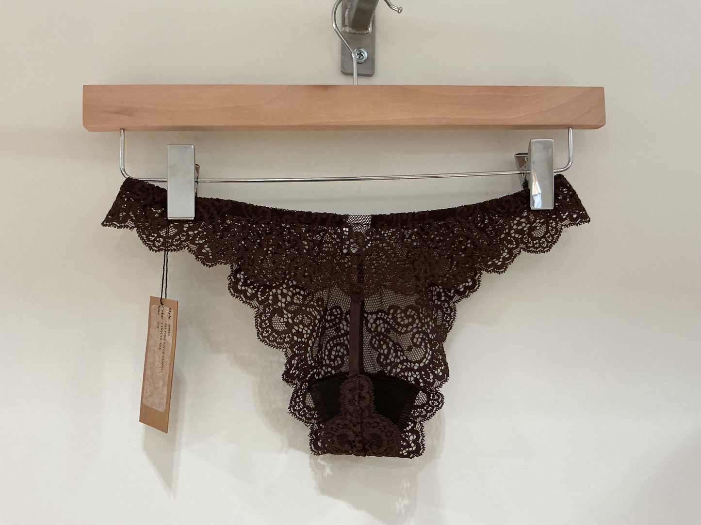 So Fine Lace Thong Chocolate