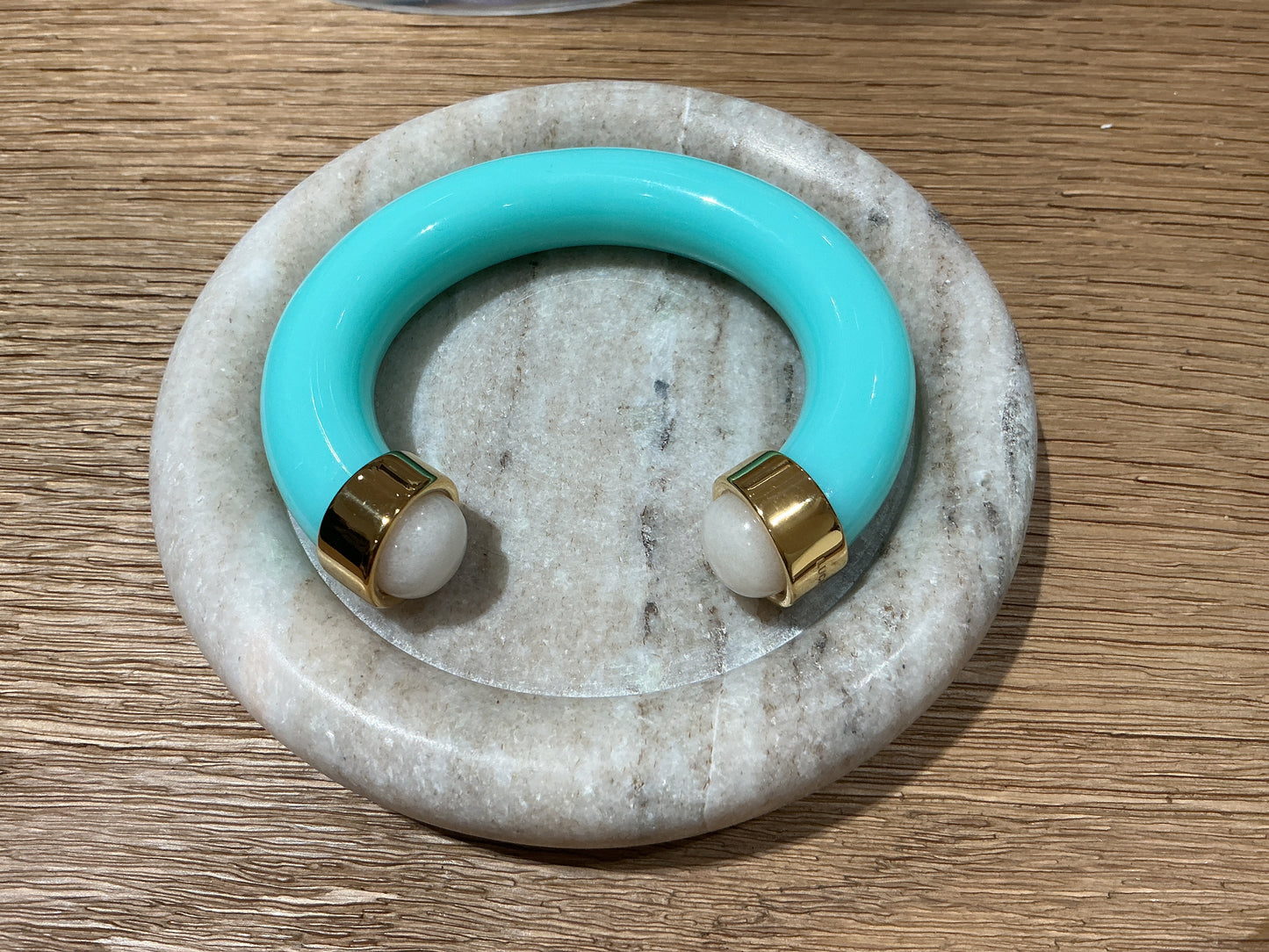Turquoise shell white quartz